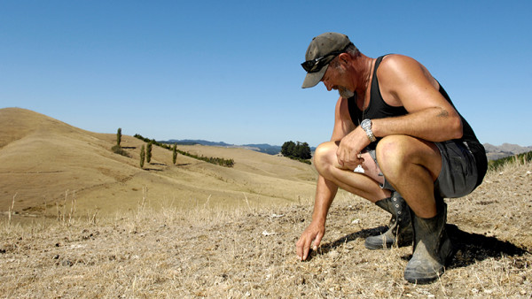Drought stricken farm. Image; Alan Blacklock, NIWA