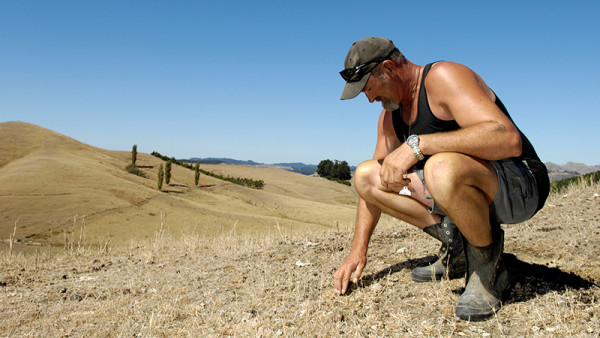 Drought stricken farm. Image; Alan Blacklock, NIWA